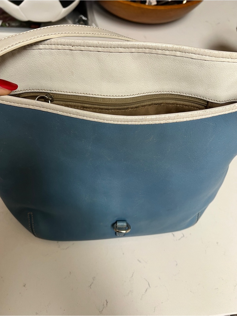Coach- Hamptons clasp hobo Blue Leather Shoulder Bag with White Trim - Picture 12 of 14